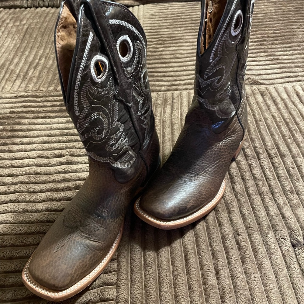 Hometown Heritage Boots. Handmade, size 24.5 mexico size and 7.5 US size.Brown